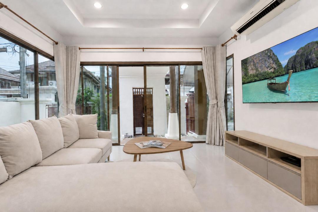 Photo of Livingroom in Nanai Road