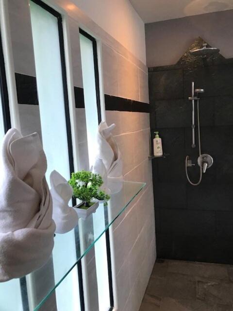 Photo of Bathroom in Maret