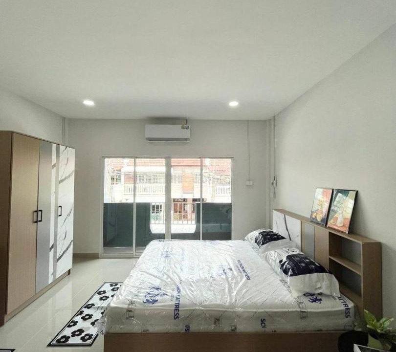 Photo of Bedroom in Pom Prap Sattru Phai