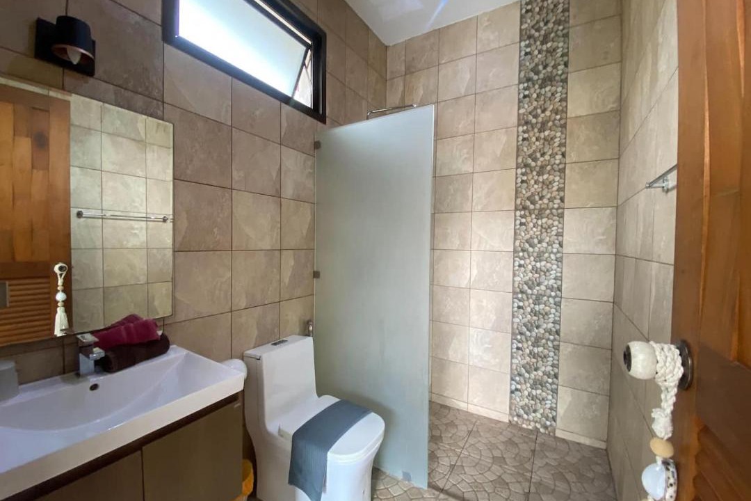 Photo of Bathroom in Maret