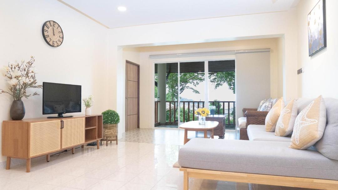Photo of Livingroom in Nanai Road
