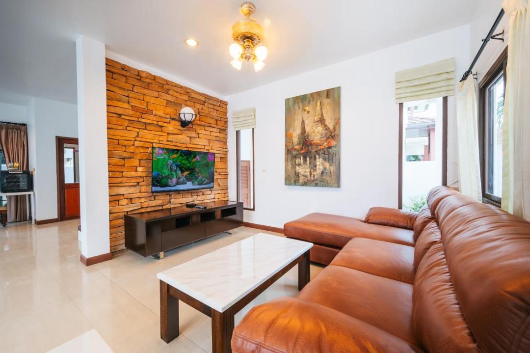 Photo of Livingroom in Nanai Road