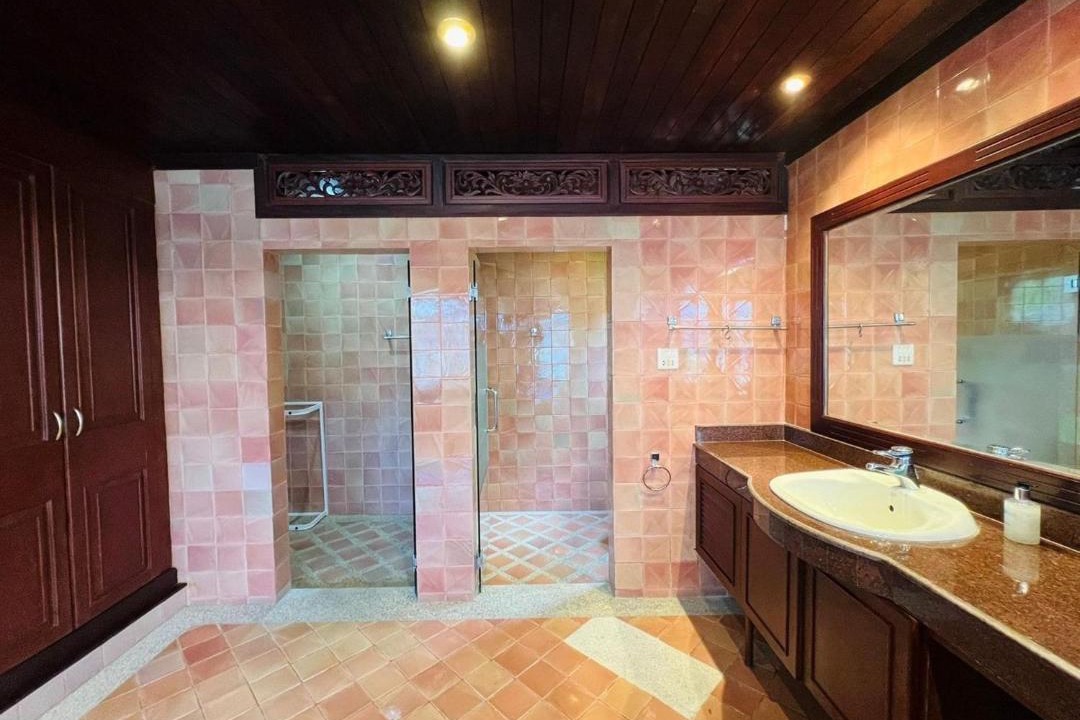 Photo of Bathroom in Nanai Road