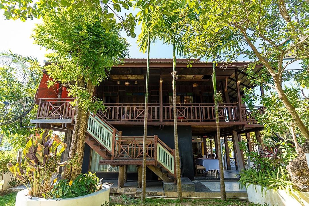 Photo of Others in San Phak Wan