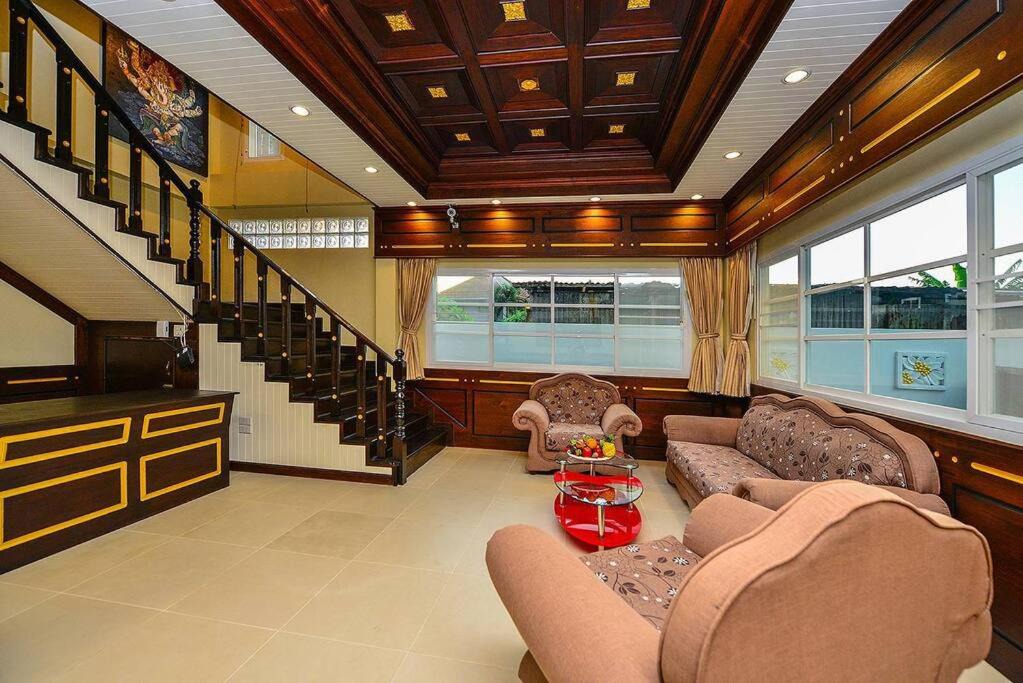 Photo of Livingroom in Nanai Road