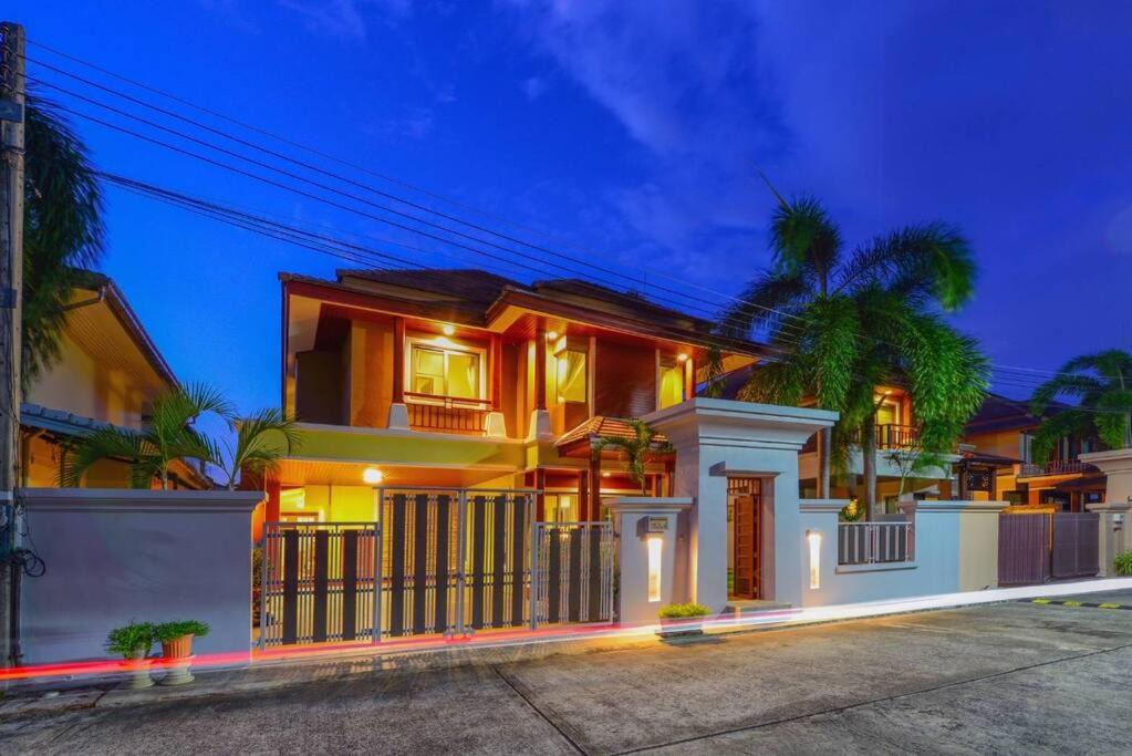 Photo of Buildings in Nanai Road