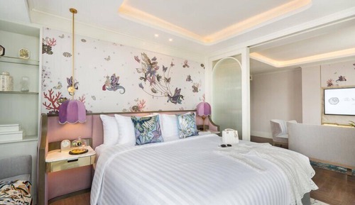 Riverfront Balcony Suite
