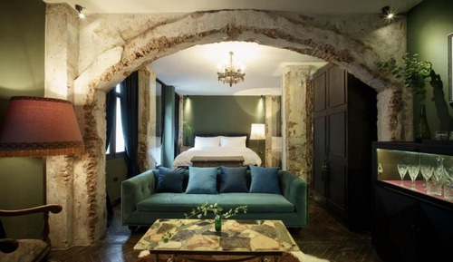Suite King Bed