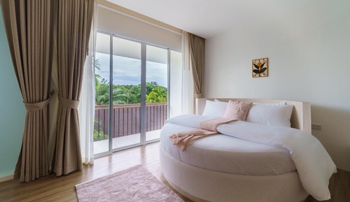 Deluxe Honeymoon Room with Balcony