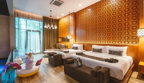 Pet-Friendly Pool Villa Family