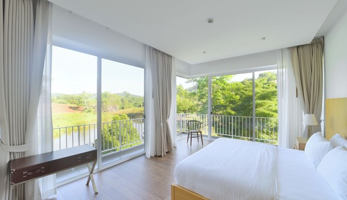 Suite with Creek View, 2 King Beds