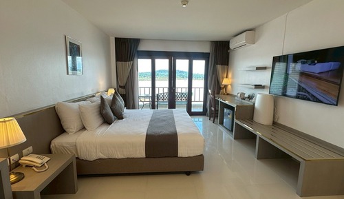 Grand Deluxe River View