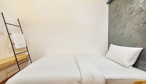 Single room-Shared Bathroom