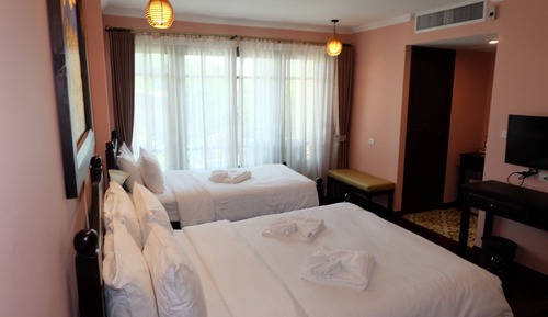 Deluxe Triple Room, Multiple Beds, Accessible, Non Smoking