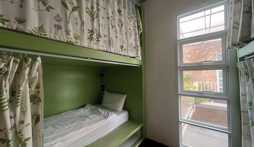 Shared Dormitory, Women only