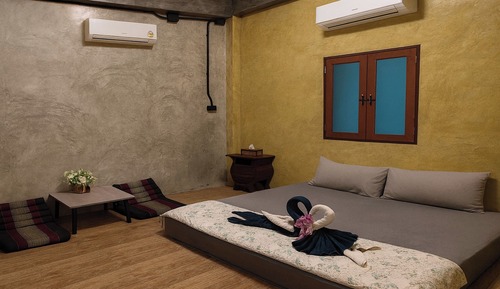 Standard Double Room, 1 King Bed, Shared Bathroom