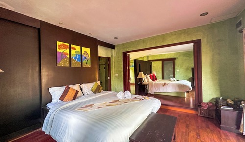 Suite, Pool View