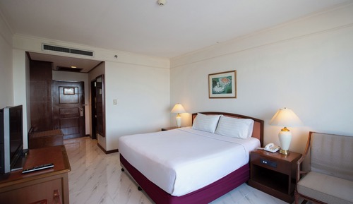 Deluxe King Bed