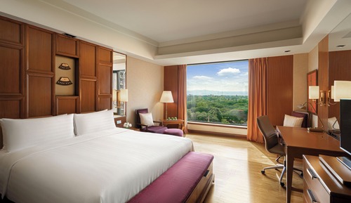 Deluxe Room, 1 King Bed, Pool View