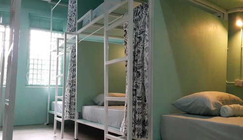 10-Bed Female Dormitory with Shared Bathroom 