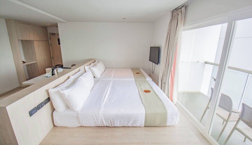 Corner Suite with Balcony