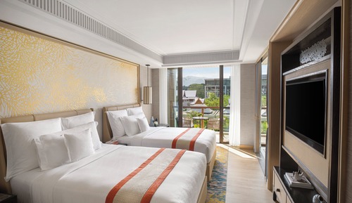 Classic Room, 2 Twin Beds, Pool View