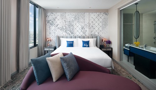 Deluxe Skyline King Room