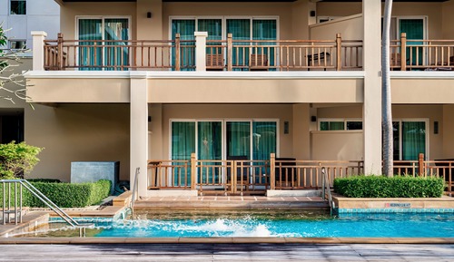 Deluxe Pool Access Twin