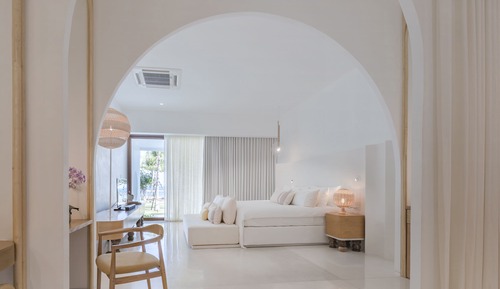 Oceanfront Garden Pool Suite