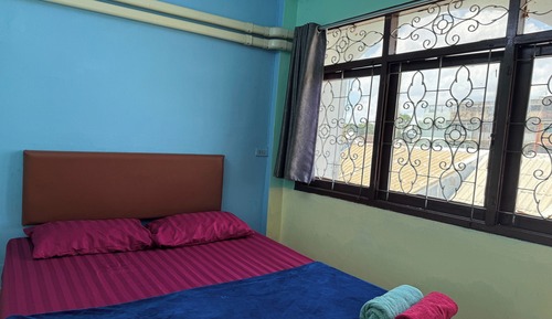 Double Room with Shared Bathroom with window