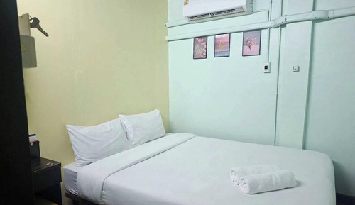 Double Room with Shared Bathroom with no window