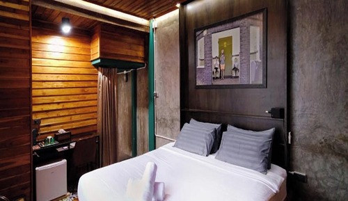 Deluxe Double Room, Bathtub