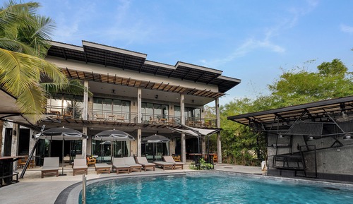 Town House Twin Pool View