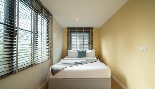 One-Bedroom Apartment with Balcony