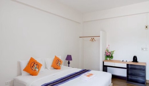 Basic Room, 1 King Bed, Non Smoking