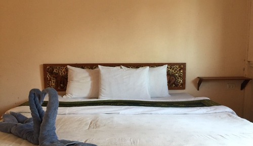 Deluxe King Bed 