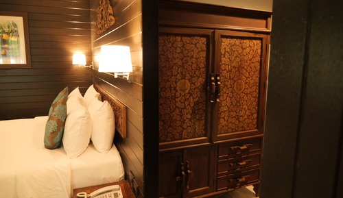 Junior Double Room, 1 King Bed, Balcony, Corner