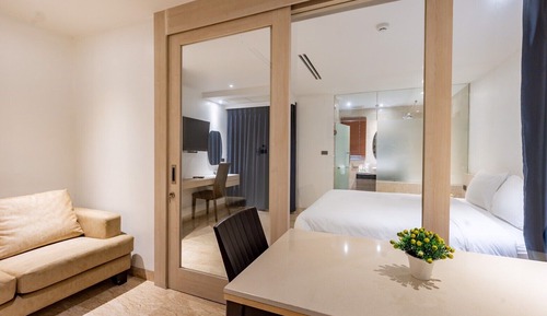 Deluxe One Bedroom Suite