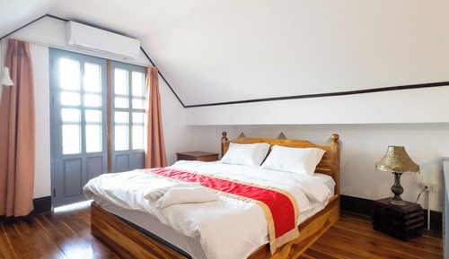 Luxury Studio, 1 King Bed, Garden View