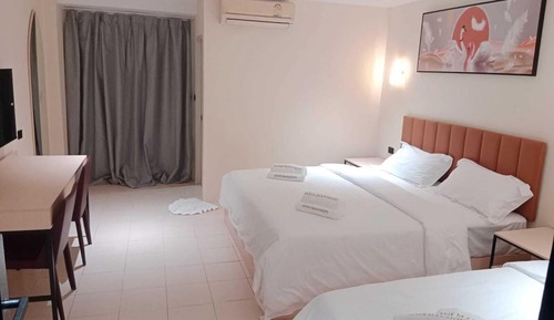 Deluxe Triple Room, City View