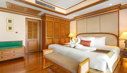 Regency Suite Thai Elegance (1 Bedroom)