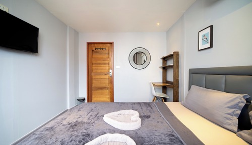 Double Room with Shared Bathroom A2 (Smoking Building)