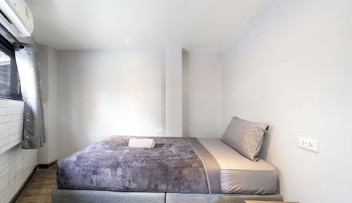 Single Room Shared Bathroom A1 (Smoking Building)
