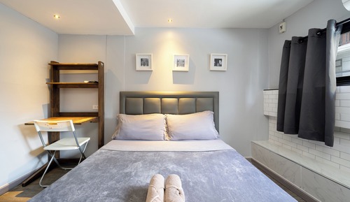 Double Room with Shared Bathroom B2 (Smoking Building)