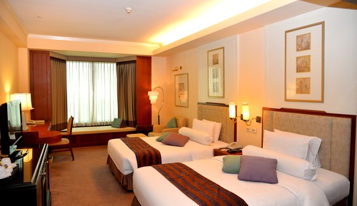 Gardens Club Room, Bathtub
