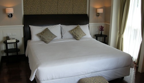Room, River View
