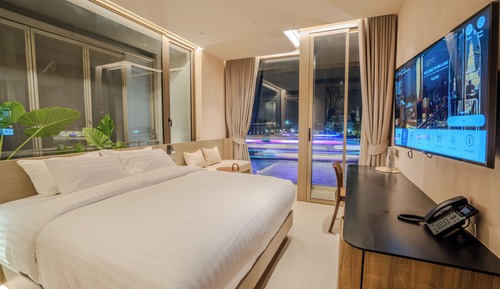 Deluxe Double Room with River View (Higher Floor)