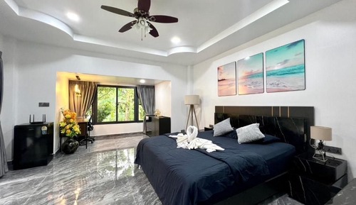 Superior Apartment, Pool View