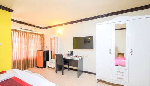 Deluxe double bed & sofa bed 