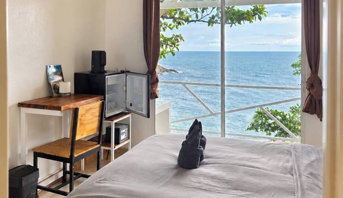 Top bungalow with balcony